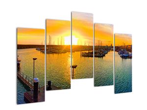 Obraz přístavu při zapadajícím slunci